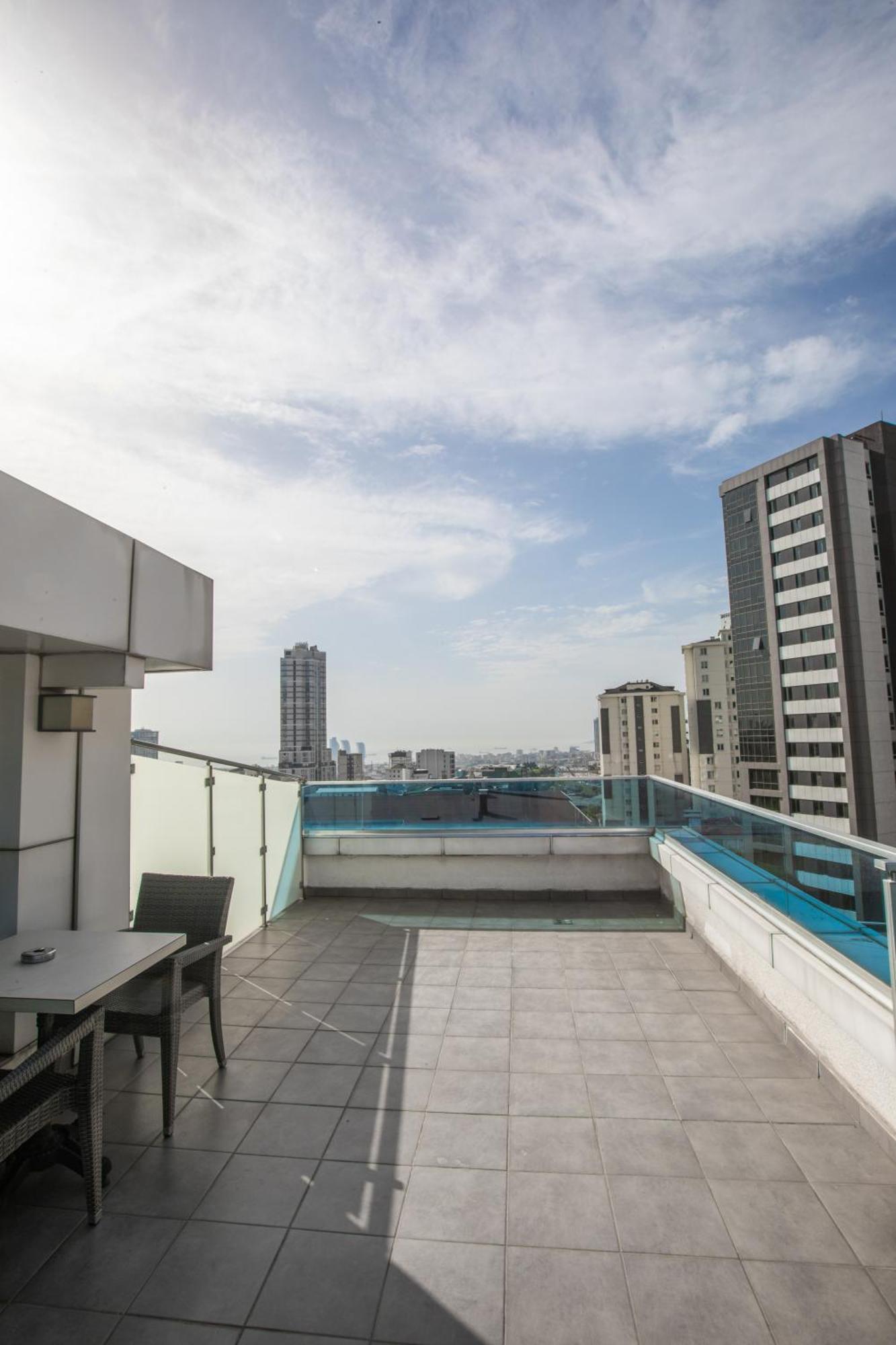 Ramada Encore Istanbul Kartal Esterno foto